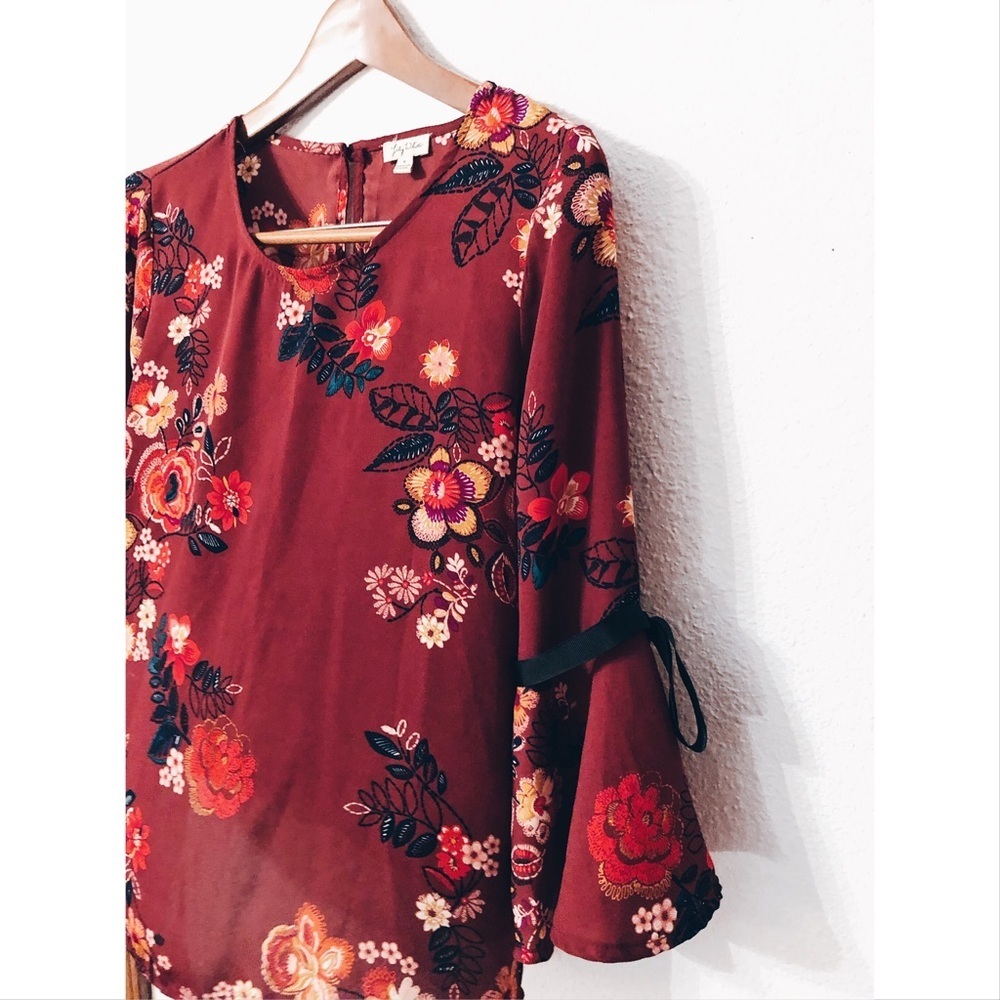 Lily White floral ribbon tied bell sleeved top - Picture 3 of 7